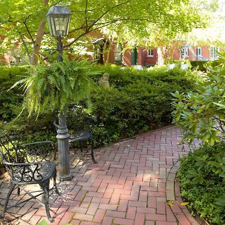 Louisville Bourbon Inn Kültér fotó