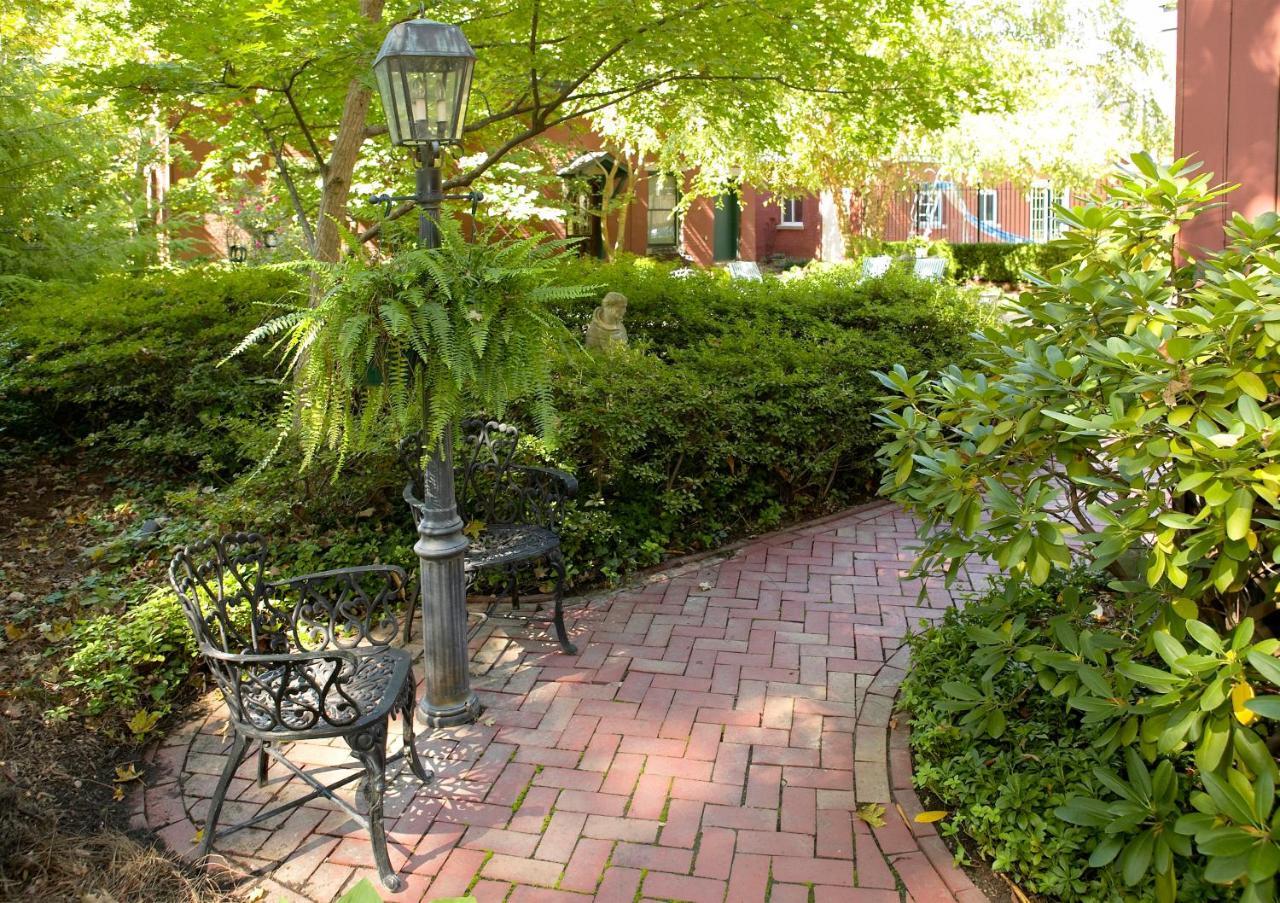 Louisville Bourbon Inn Kültér fotó