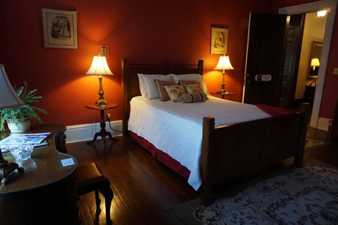 Louisville Bourbon Inn Kültér fotó