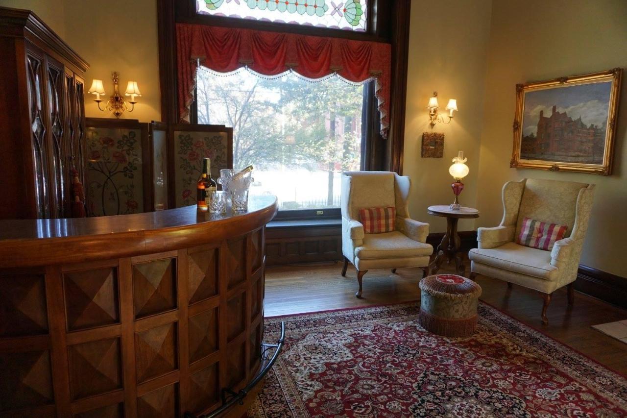 Louisville Bourbon Inn Kültér fotó