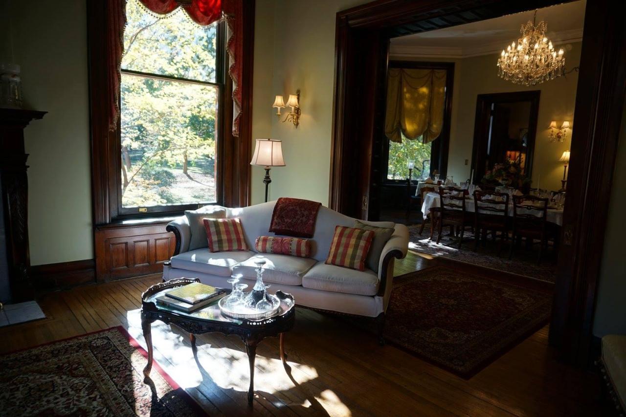 Louisville Bourbon Inn Kültér fotó