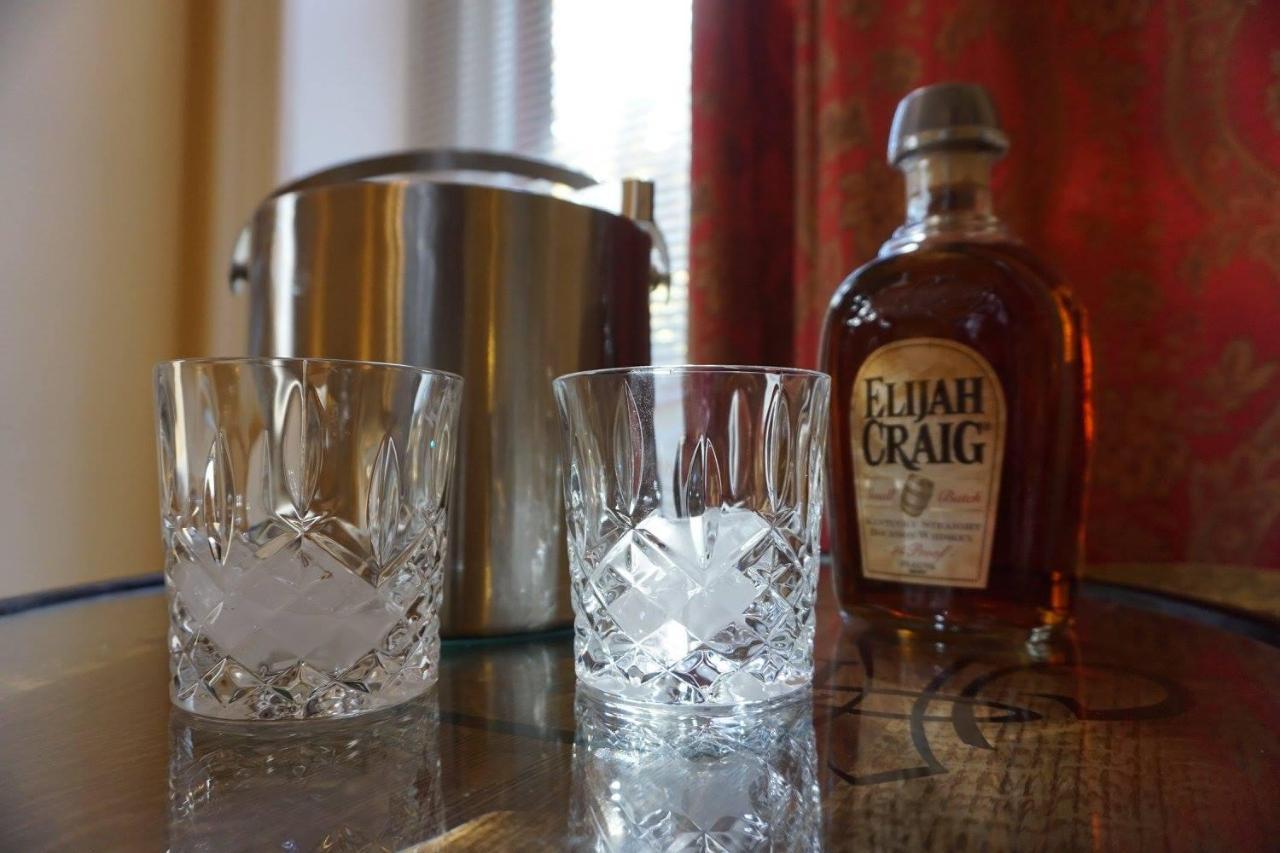 Louisville Bourbon Inn Kültér fotó