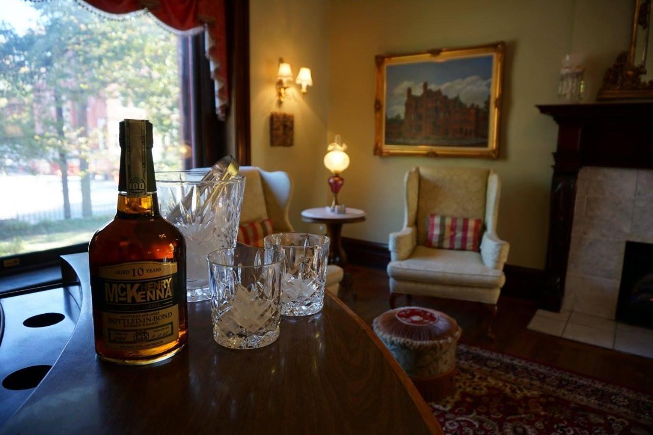 Louisville Bourbon Inn Kültér fotó