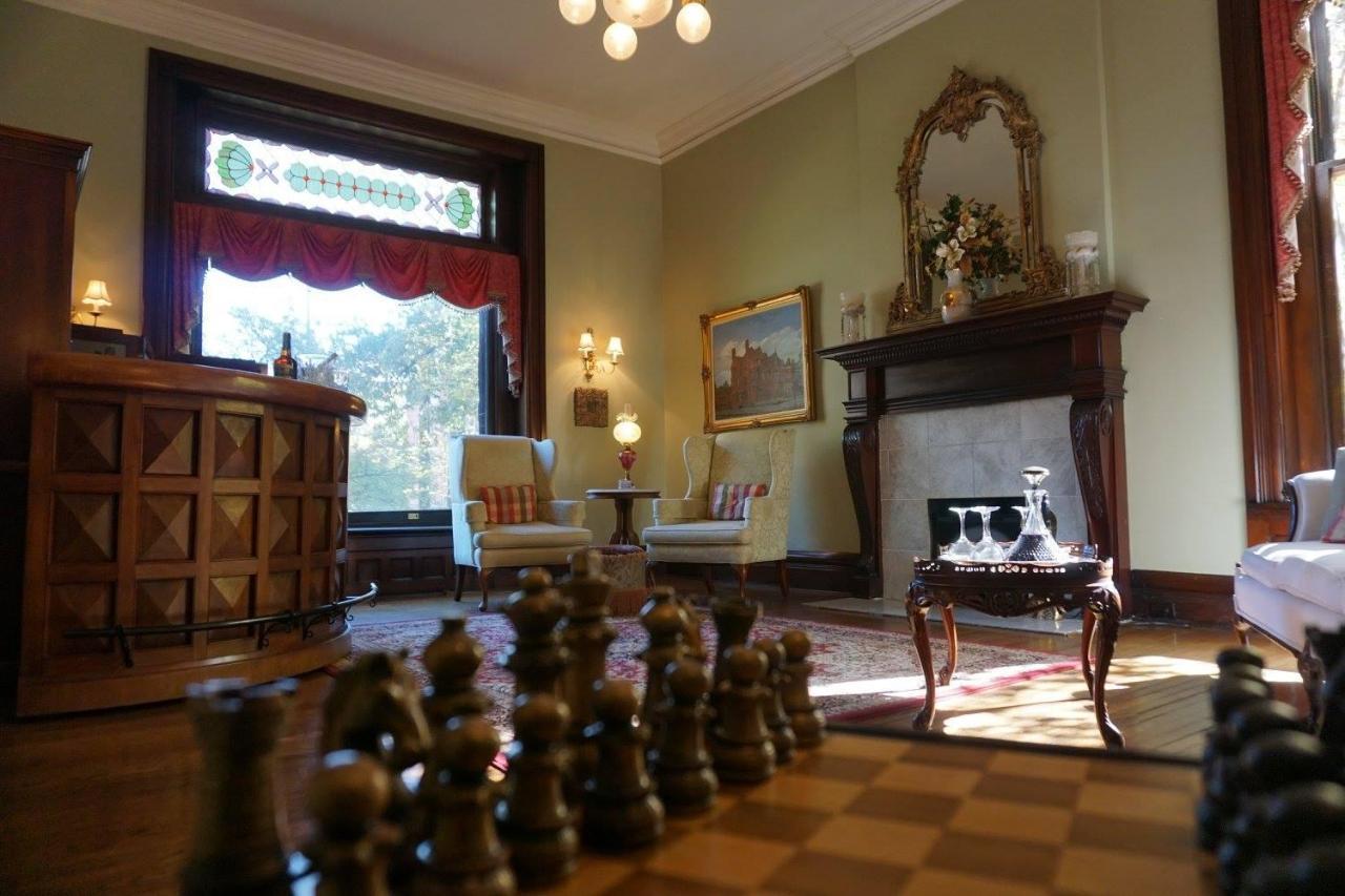 Louisville Bourbon Inn Kültér fotó