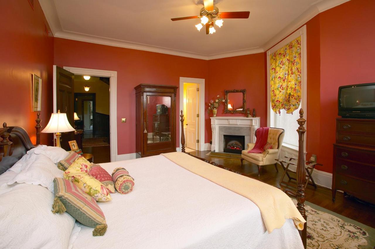 Louisville Bourbon Inn Kültér fotó