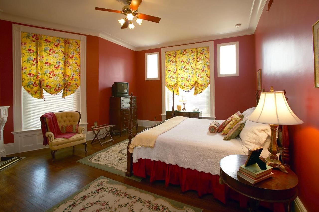 Louisville Bourbon Inn Kültér fotó