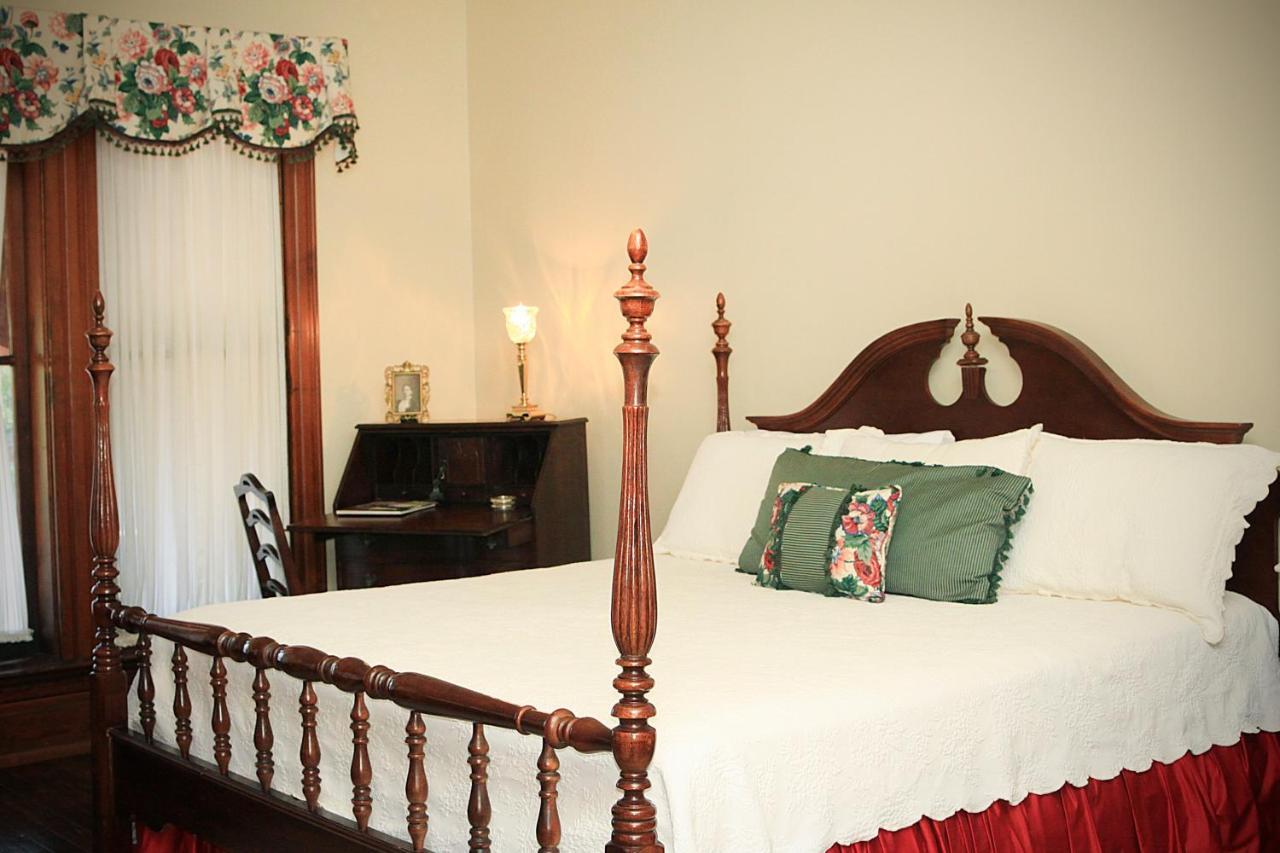 Louisville Bourbon Inn Kültér fotó