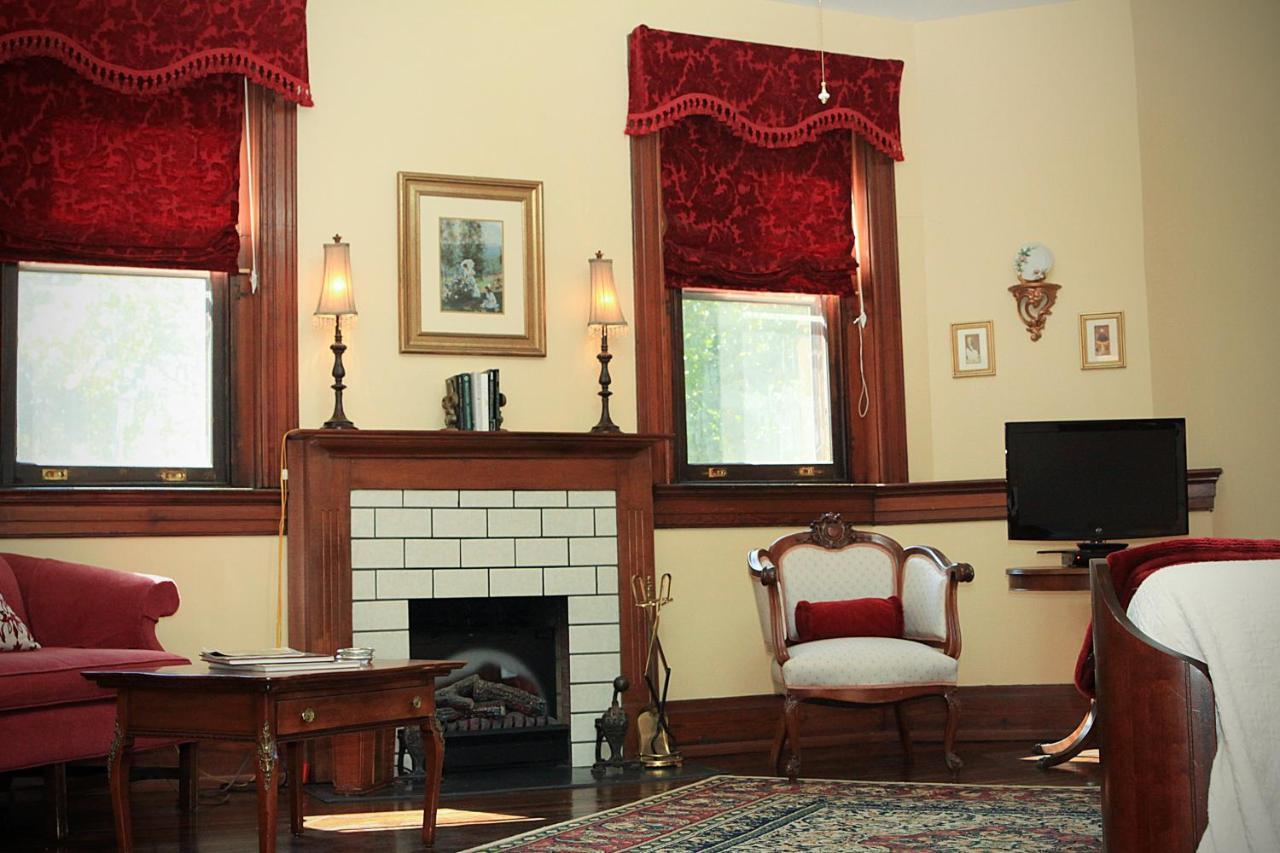 Louisville Bourbon Inn Kültér fotó