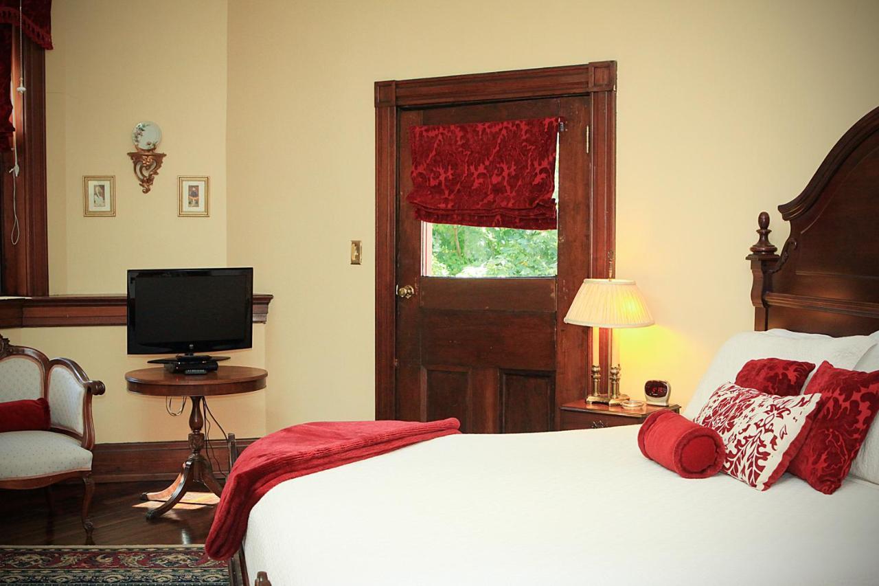 Louisville Bourbon Inn Kültér fotó